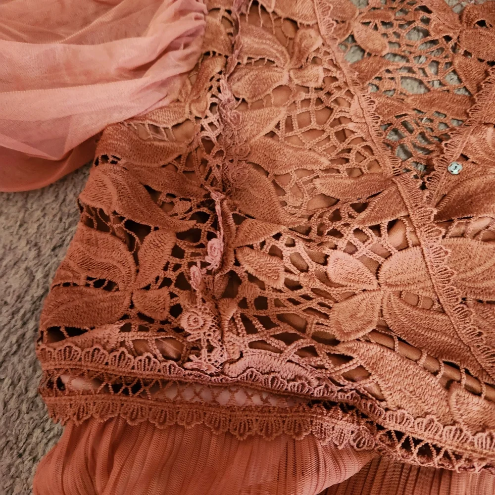 Top - Picture 2 of 6